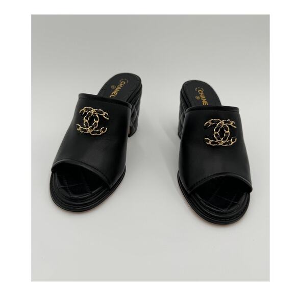 CHANEL Quilted Black Leather Interlocking CC Mules size 36 - Picture 1 of 12